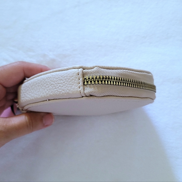 Juicy🍊 Couture "Can't Tame Her" Heart❤ Zip Around Coin🪙 Purse - NWT - Picture 6 of 14